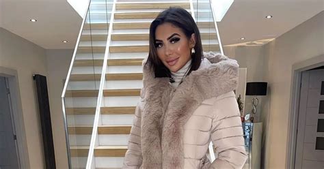 Chloe Ferry shares rare video of siblings after dads。